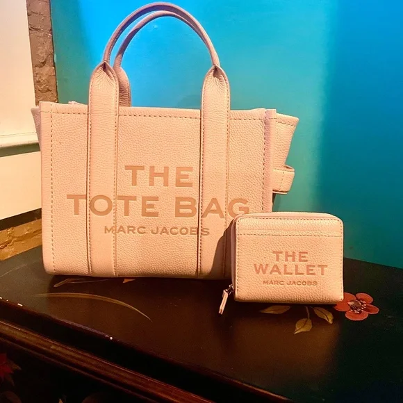 Marc Jacobs Small Leather The Tote Bag - Picture 1 of 6